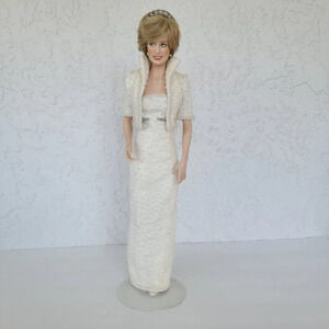 Diana Princess of Wales‎ Porcelain Portrait Doll by Franklin Mint